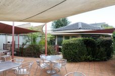 Mercy_place_aged_care_Corben_courtyard