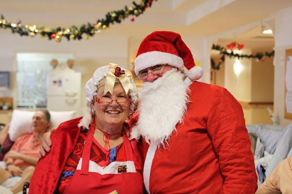Santa Drops in to Surprise Residents of RSL Care Inverpine