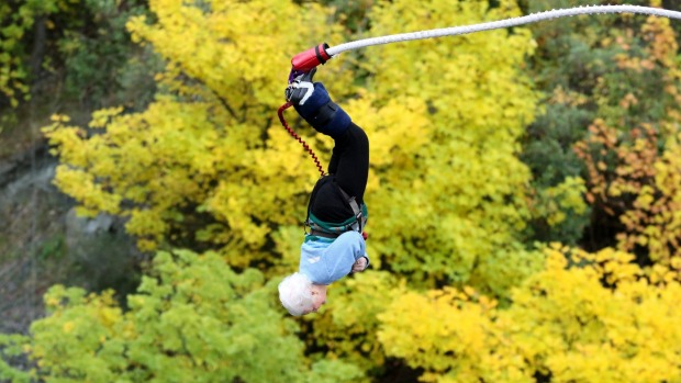 Great-Great-Grandmother Breaks Bungy Jump Record