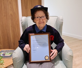 Resthaven World War II Veteran Mrs Muriel Dick Honoured by Visit From RAAF