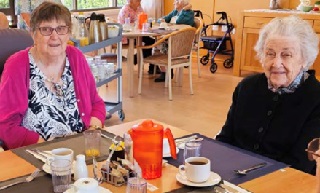 Lunchtime is a Very Social Occasion at Harden Grange in the Hilltops Region