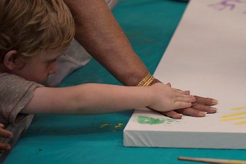 Pre-schoolers and People with Dementia Make Art Together