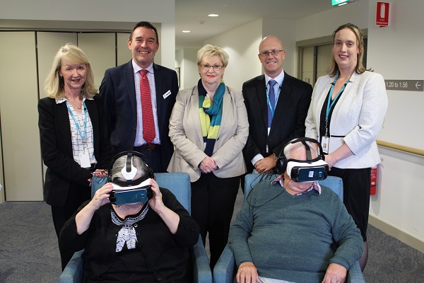 Federal Senator visits Mercy Place Parkville to trial virtual reality glasses