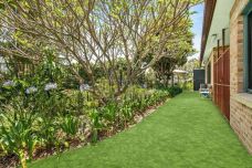 aged-care-homes-Illawong-beautiful-garden