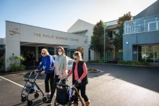 Philip_Kennedy_Centre_Southern_Cross_Care_residents_walking_DSC6683