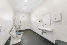 aged-care-homes-Kingswood-bath-room