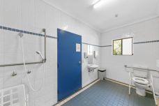 aged-care-homes-Kingswood-bathroom