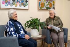 Bucklands_Residential_Care_ladies_Chatting_DSC4497