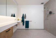 Queenslea-Claremont-Aged-Care-bathroom-1024x686